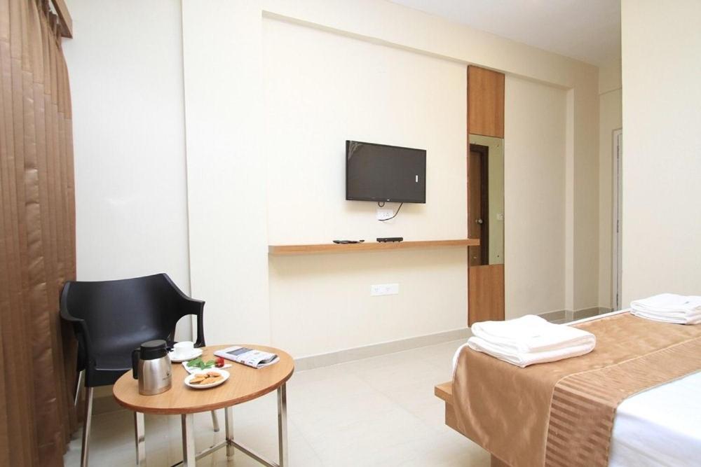 Samasth Rooms And Suits Mysore Luaran gambar