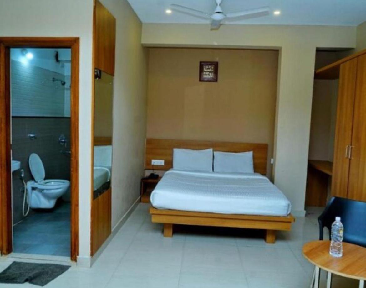 Samasth Rooms And Suits Mysore Luaran gambar