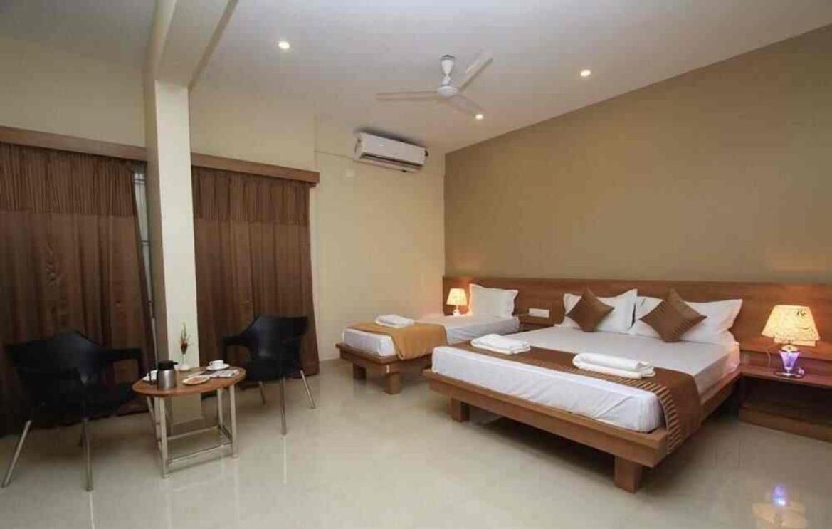 Samasth Rooms And Suits Mysore Luaran gambar